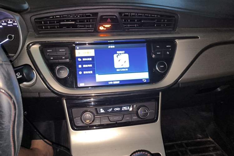 Used Geely Auto Emgrand GL 2017 1.8L Manual Elite Model Audio And AC Panel