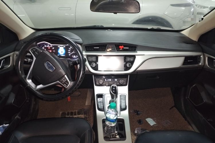 Used Geely Auto Emgrand GL 2017 1.8L DCT Elite Model Center Console