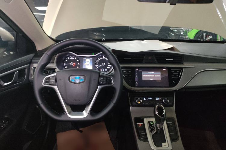 Used Geely Auto Emgrand GL 2017 1.8L DCT Elite Model Center Console