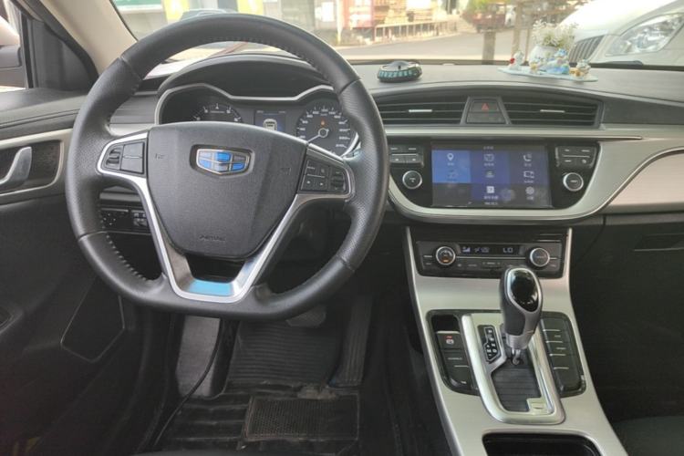 Used Geely Auto Emgrand GL 2017 1.8L DCT Elite Model Center Console