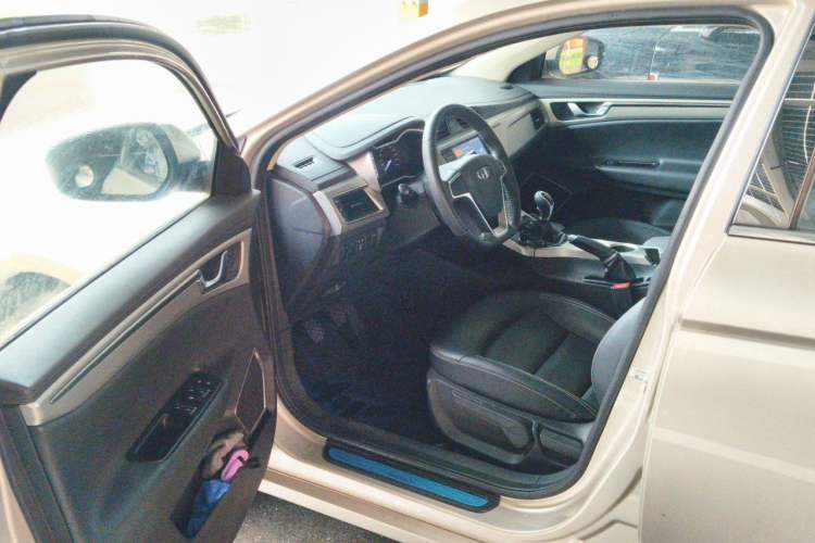 Used Geely Auto Emgrand GL 2017 1.8L Manual Elite Model Driver Seat