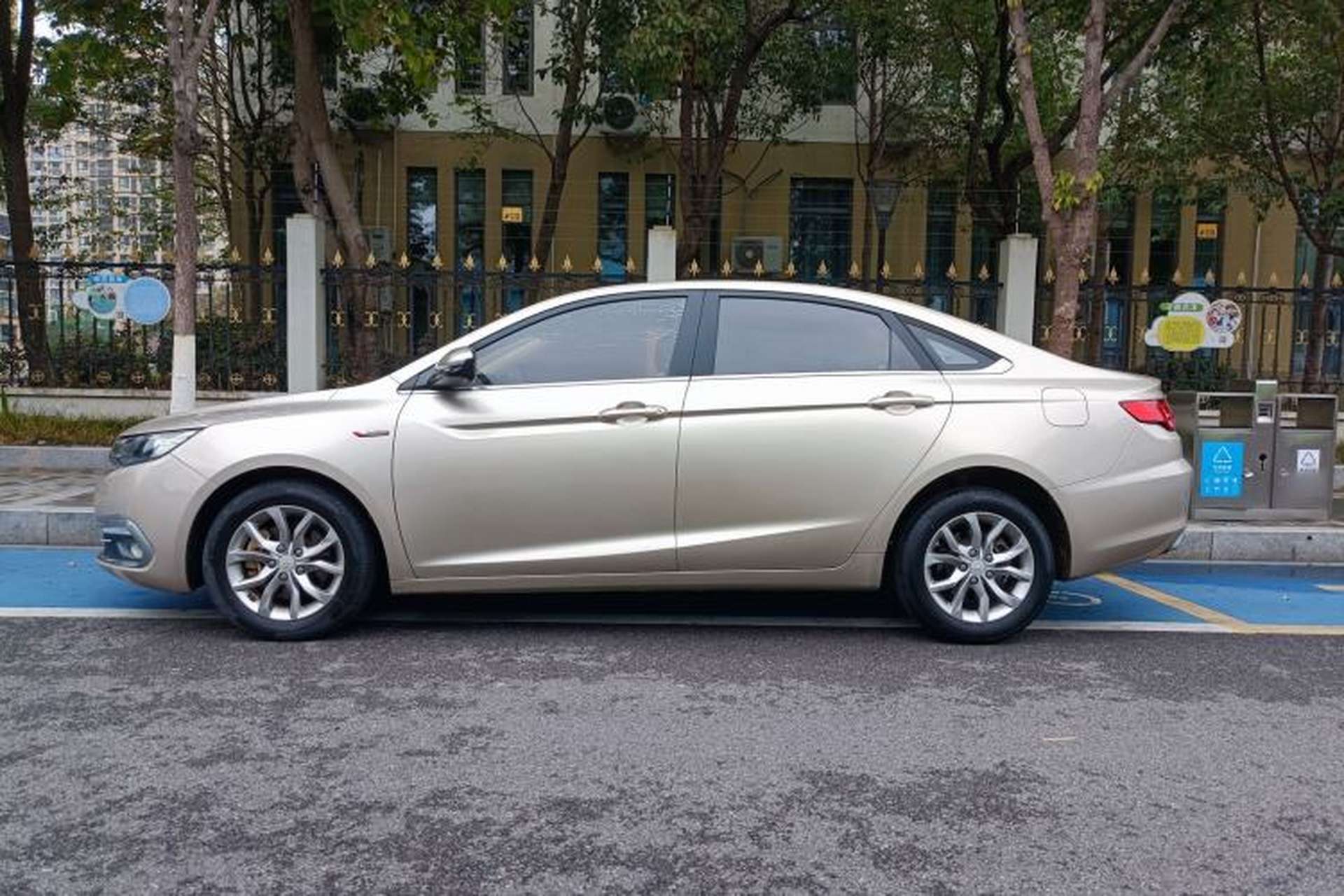 Used Geely Auto Emgrand GL 2017 1.3T Manual Elite Model Exterior 3