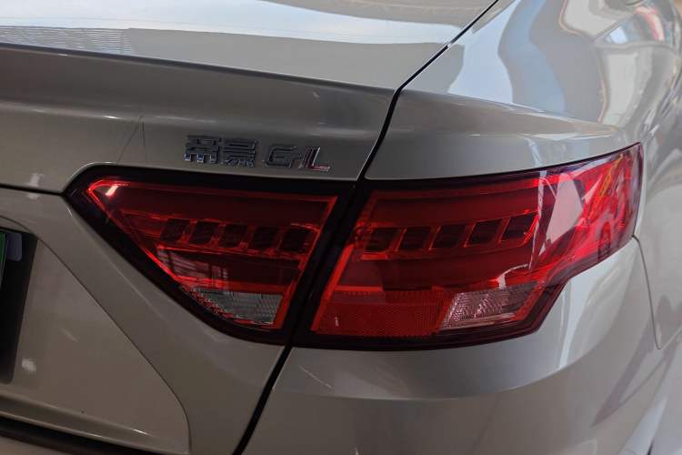 Used Geely Auto Emgrand GL 2017 1.8L DCT Elite Model Exterior 6