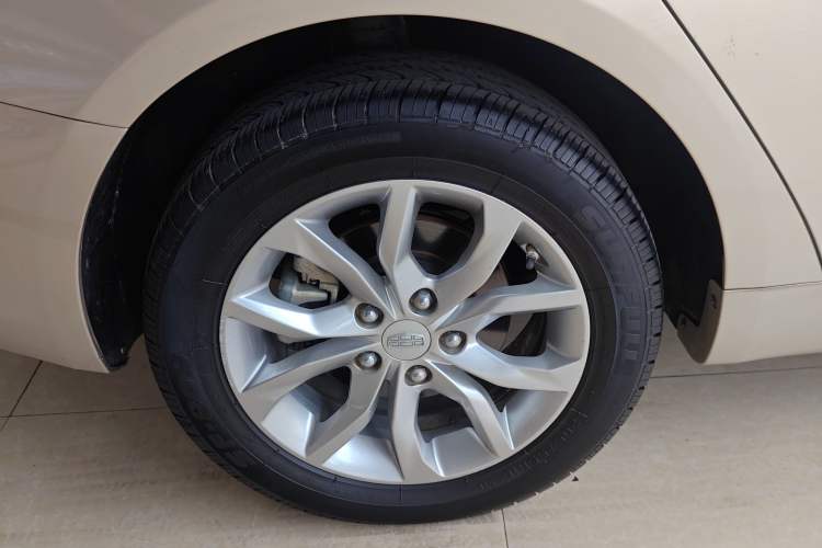 Used Geely Auto Emgrand GL 2017 1.8L DCT Elite Model Exterior 8