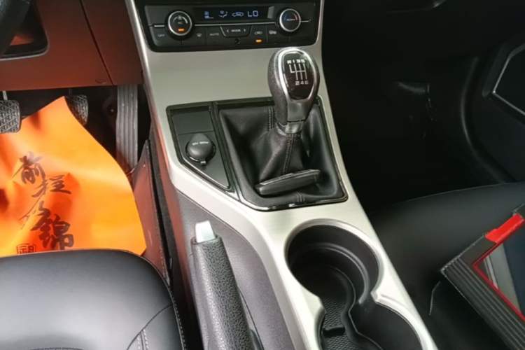 Used Geely Auto Emgrand GL 2017 1.3T Manual Elite Model Gear Lever