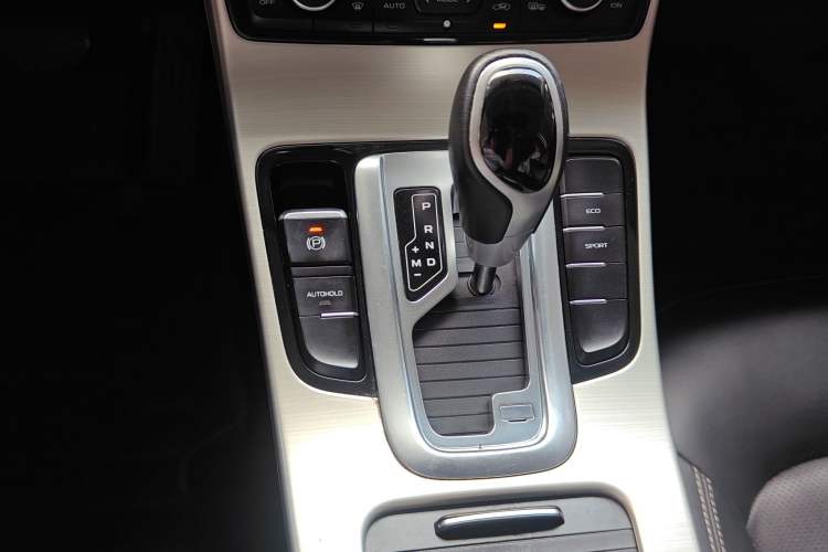 Used Geely Auto Emgrand GL 2017 1.8L DCT Elite Model Gear Lever