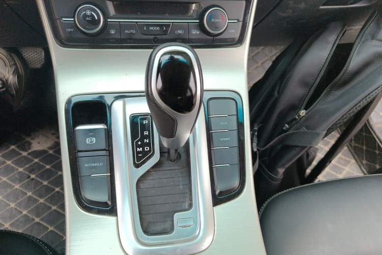 Used Geely Auto Emgrand GL 2017 1.3T DCT Elite Model Gear Lever