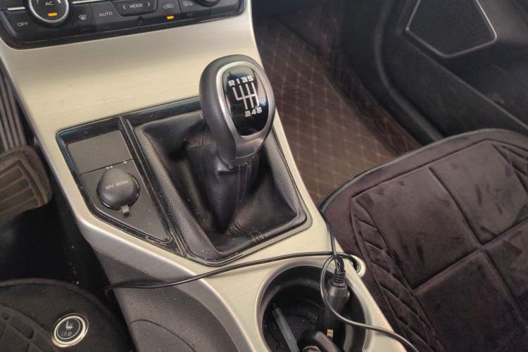 Used Geely Auto Emgrand GL 2017 1.8L Manual Elite Model Gear Lever