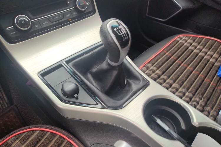 Used Geely Auto Emgrand GL 2017 1.8L Manual Elite Model Gear Lever