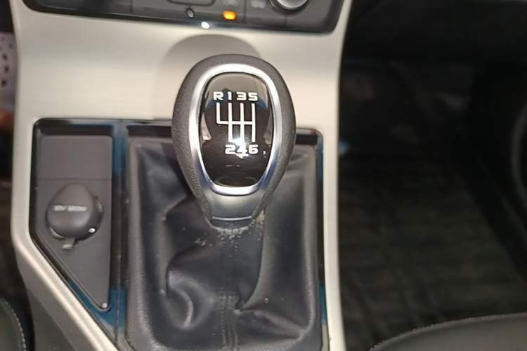 Used Geely Auto Emgrand GL 2017 1.3T Manual Elite Model Gear Lever