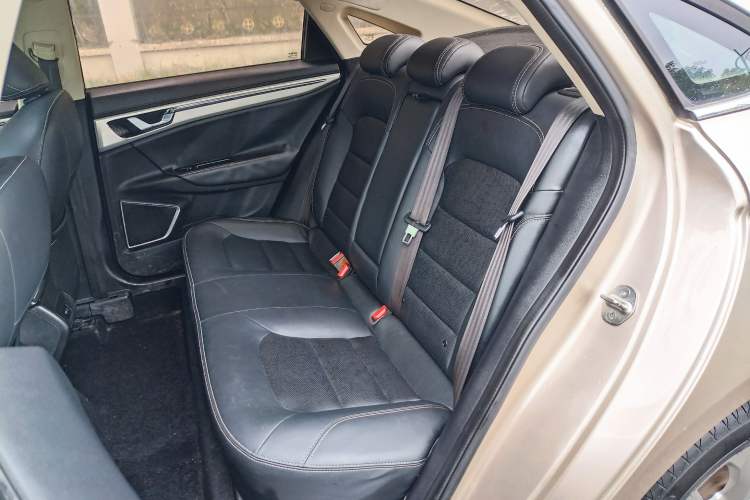 Used Geely Auto Emgrand GL 2017 1.3T Manual Elite Model Interior 10