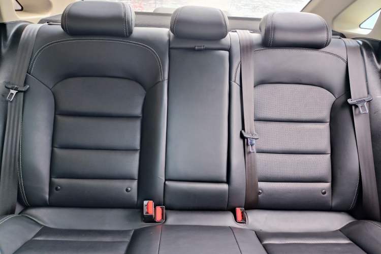 Used Geely Auto Emgrand GL 2017 1.3T Manual Elite Model Interior 12