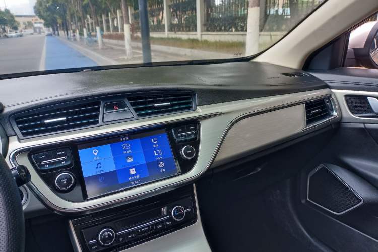 Used Geely Auto Emgrand GL 2017 1.3T Manual Elite Model Interior 15