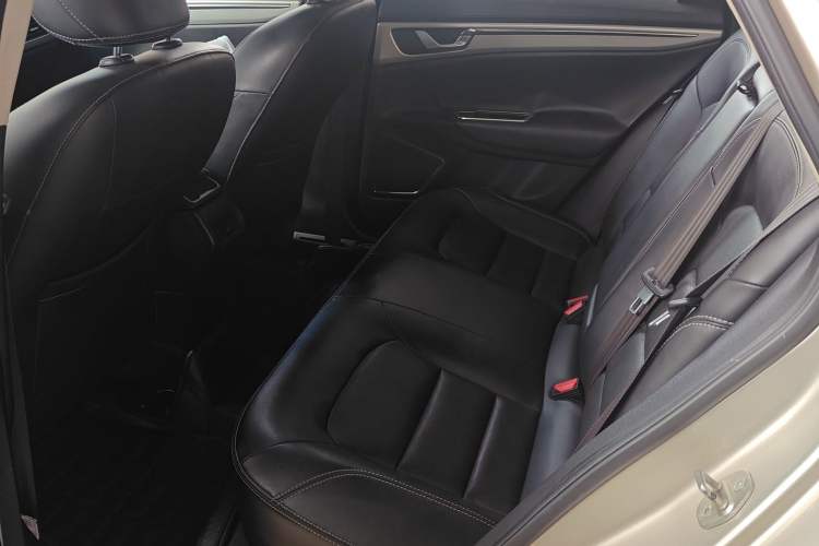 Used Geely Auto Emgrand GL 2017 1.8L DCT Elite Model Interior 4
