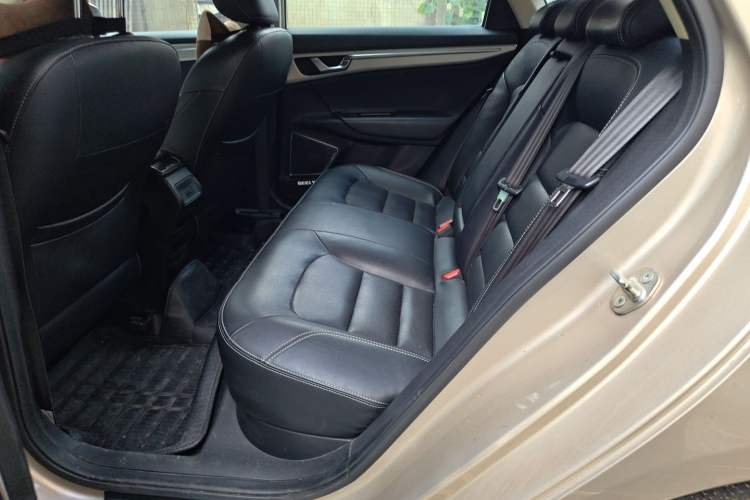 Used Geely Auto Emgrand GL 2017 1.3T DCT Elite Model Interior 4