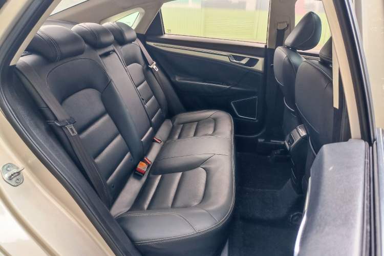 Used Geely Auto Emgrand GL 2017 1.3T Manual Elite Model Interior 6