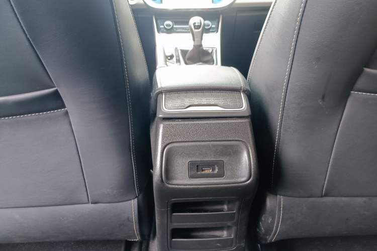 Used Geely Auto Emgrand GL 2017 1.3T Manual Elite Model Interior 9