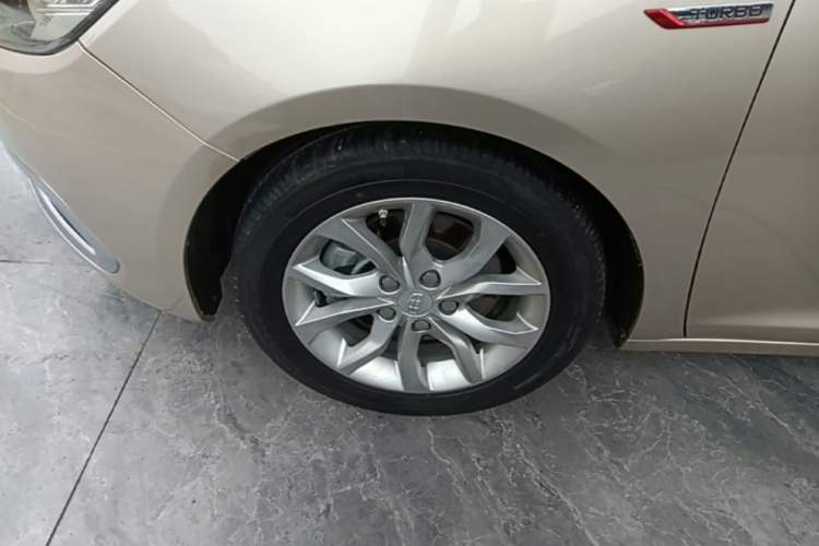 Used Geely Auto Emgrand GL 2017 1.3T Manual Elite Model Left Front Wheel Hub