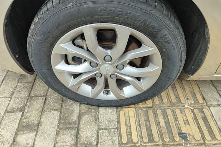 Used Geely Auto Emgrand GL 2017 1.3T DCT Elite Model Left Front Wheel Hub