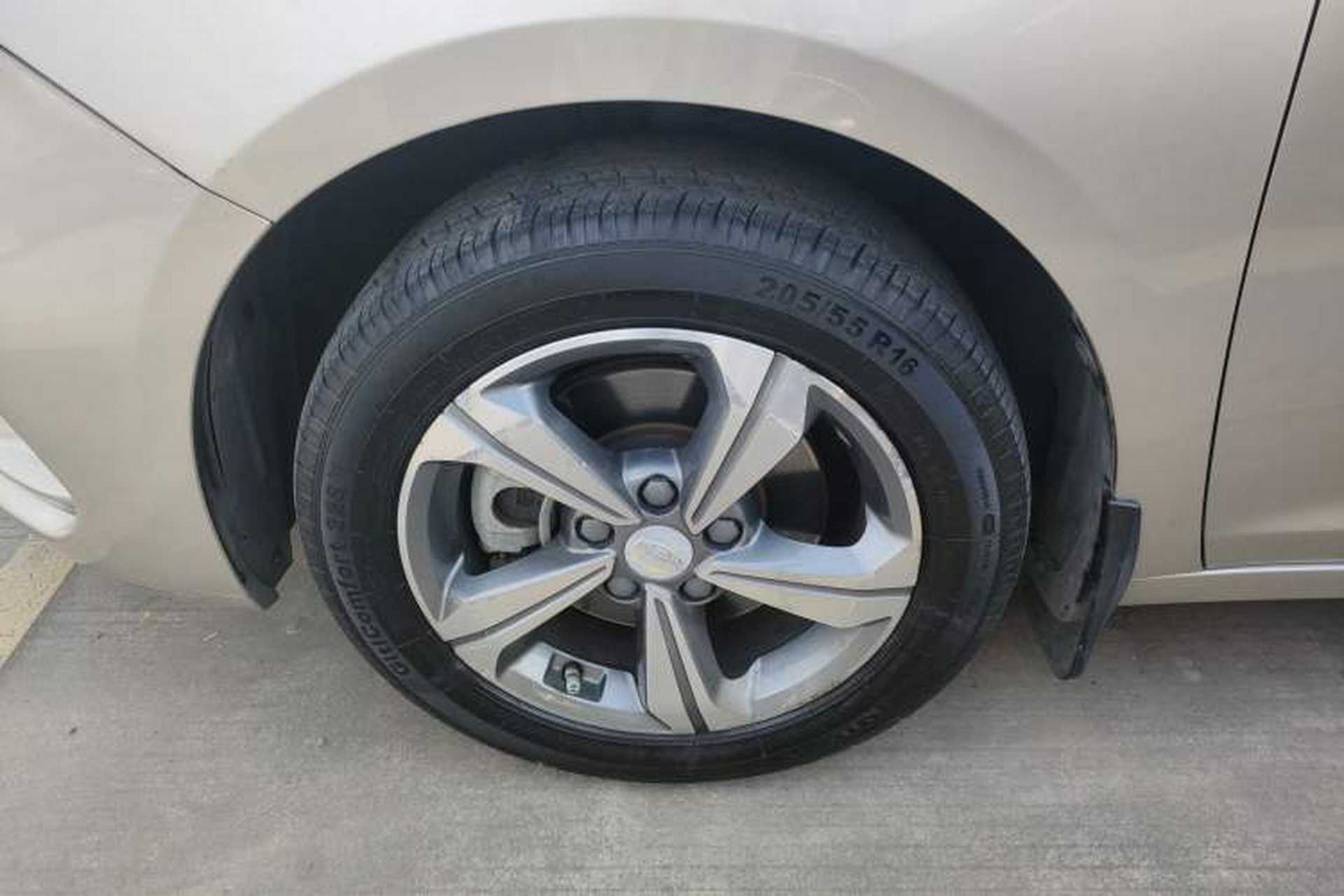 Used Geely Auto Emgrand GL 2017 1.8L DCT Elite Model Left Front Wheel Hub