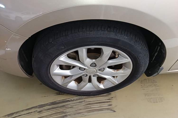 Used Geely Auto Emgrand GL 2017 1.3T Manual Elite Model Left Front Wheel Hub
