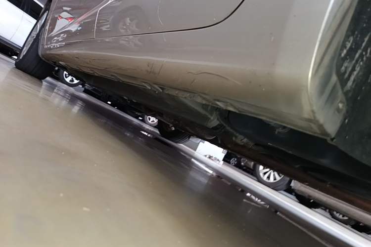 Used Geely Auto Emgrand GL 2017 1.3T Manual Elite Model Left Side Sill