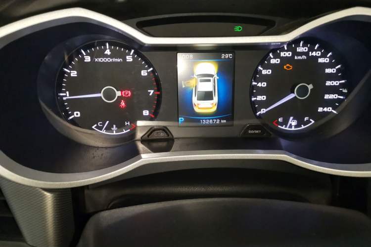 Used Geely Auto Emgrand GL 2017 1.8L DCT Elite Model Odometer Close Up