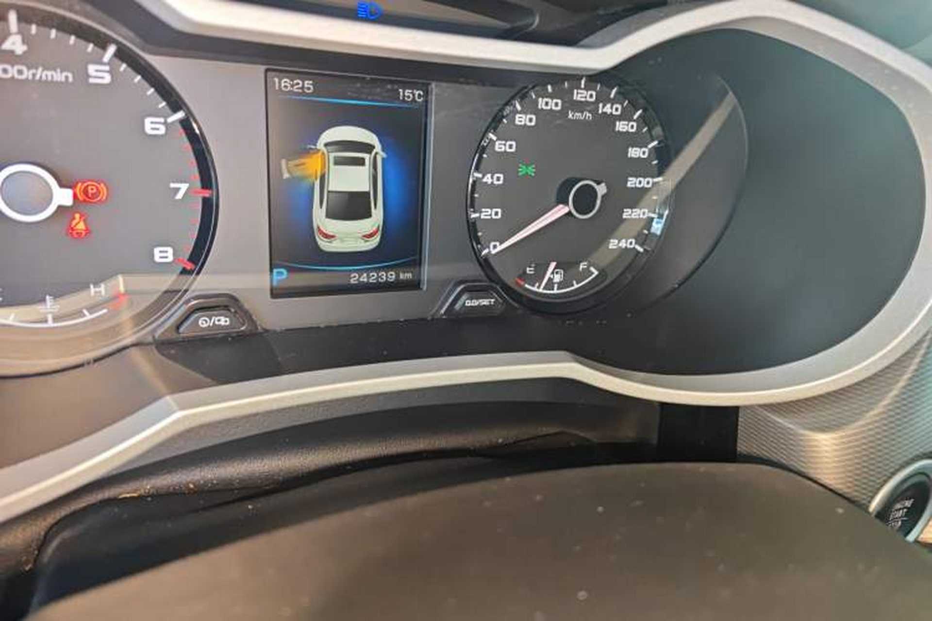 Used Geely Auto Emgrand GL 2017 1.8L DCT Elite Model Odometer Close Up