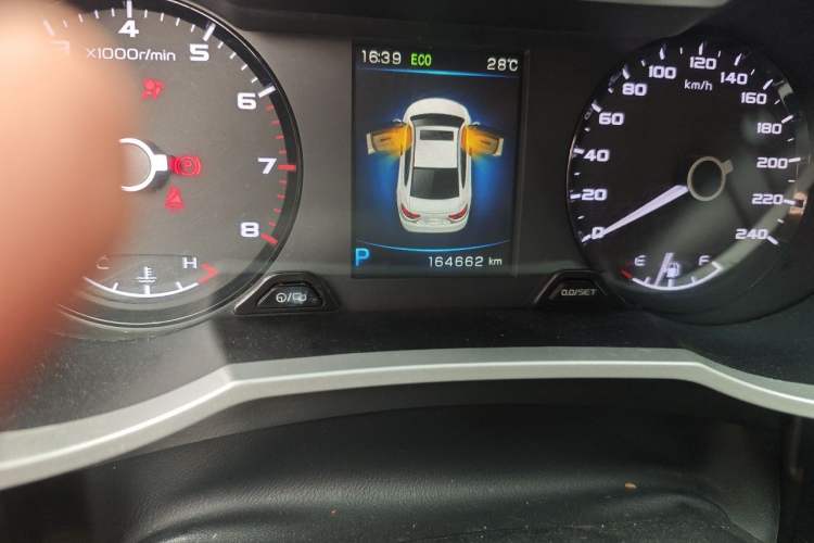 Used Geely Auto Emgrand GL 2017 1.3T DCT Luxury Model Odometer Close Up