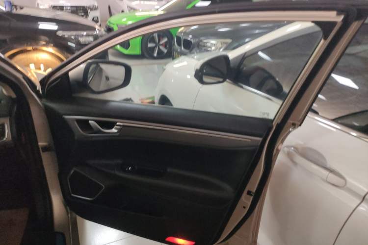Used Geely Auto Emgrand GL 2017 1.8L DCT Elite Model Right Front Door Interior