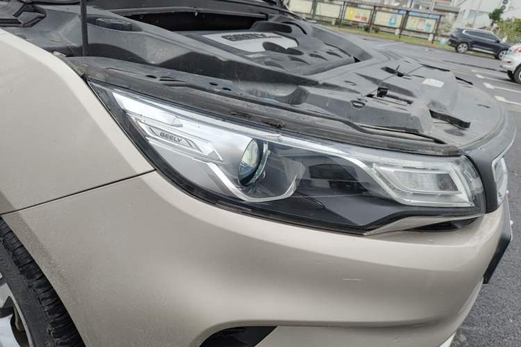 Used Geely Auto Emgrand GL 2017 1.8L Manual Elite Model Right Front Headlight