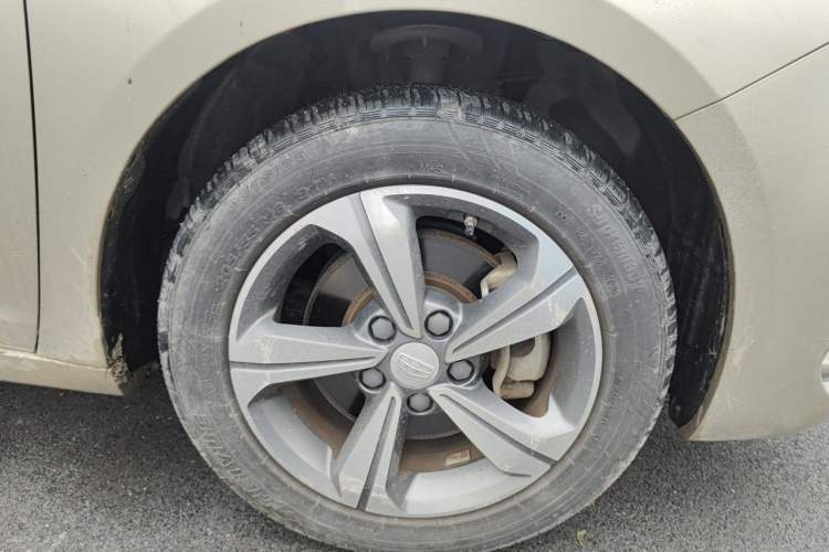 Used Geely Auto Emgrand GL 2017 1.8L Manual Elite Model Right Front Wheel Hub
