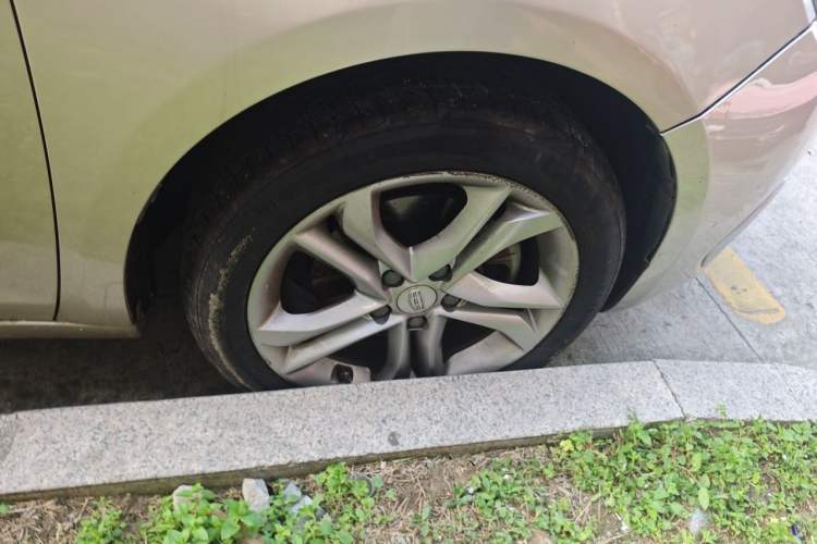 Used Geely Auto Emgrand GL 2017 1.3T DCT Luxury Model Right Front Wheel Hub