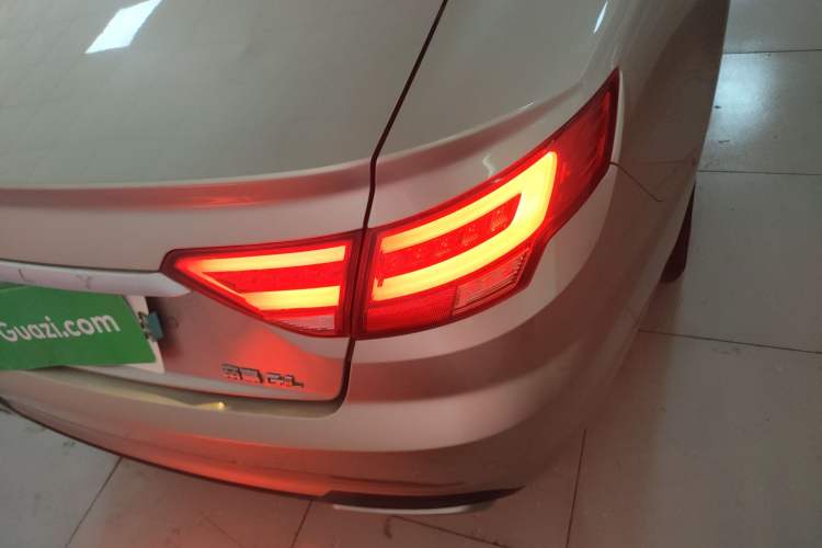 Used Geely Auto Emgrand GL 2017 1.8L DCT Elite Model Right Rear Taillight