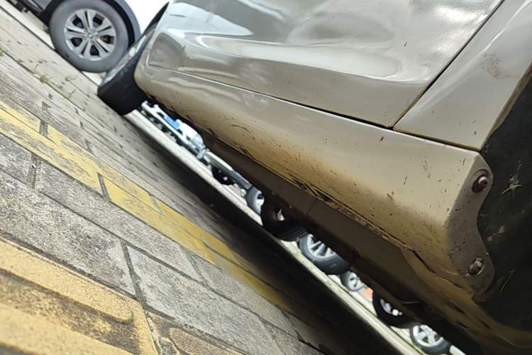 Used Geely Auto Emgrand GL 2017 1.3T DCT Elite Model Right Side Sill