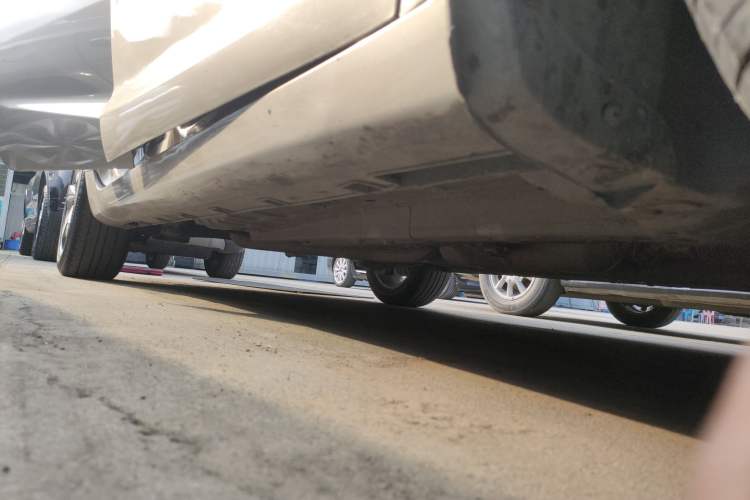 Used Geely Auto Emgrand GL 2017 1.8L DCT Elite Model Right Side Sill