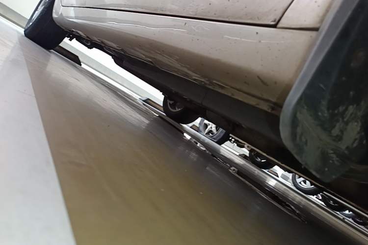 Used Geely Auto Emgrand GL 2017 1.3T Manual Elite Model Right Side Sill