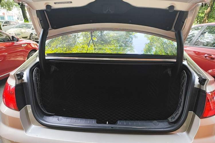 Used Geely Auto Emgrand GL 2017 1.8L DCT Elite Model Trunk