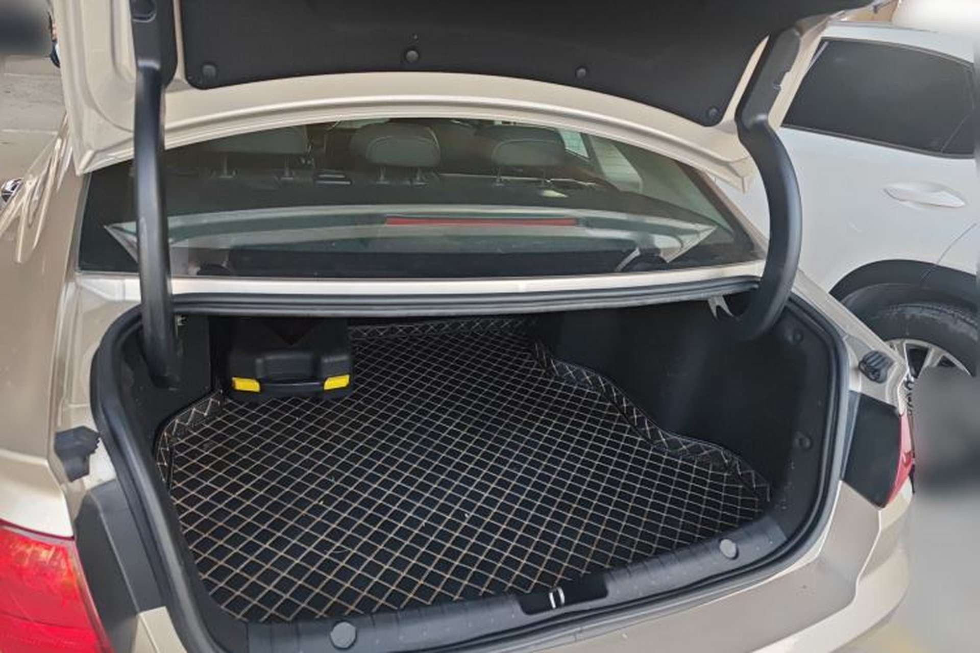 Used Geely Auto Emgrand GL 2017 1.8L DCT Elite Model Trunk