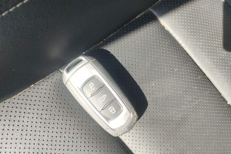 Used Geely Auto Emgrand GL 2017 1.8L Manual Elite Model Vehicle Key