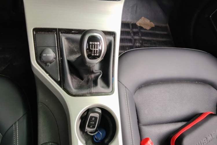 Used Geely Auto Emgrand GL 2017 1.3T Manual Elite Model Gear Lever
