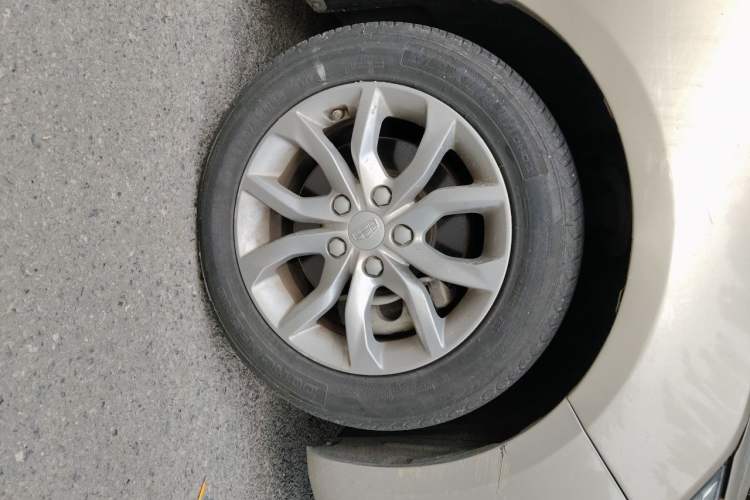 Used Geely Auto Emgrand GL 2017 1.3T Manual Elite Model Right Front Wheel Hub