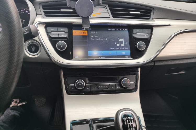Used Geely Auto Emgrand GL 2017 1.3T Manual Elite Model Audio And AC Panel