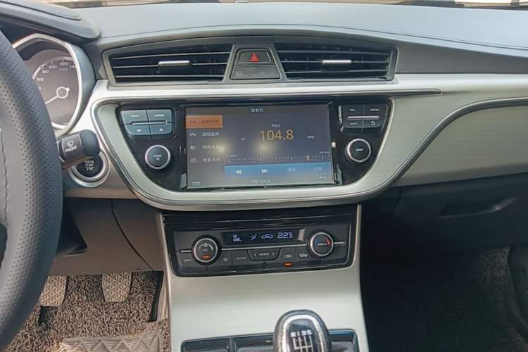 Used Geely Auto Emgrand GL 2017 1.3T Manual Elite Model Audio And AC Panel