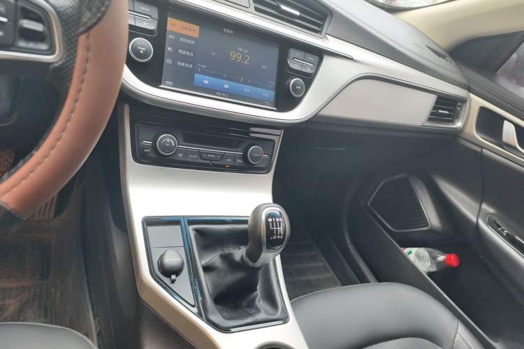 Used Geely Auto Emgrand GL 2017 1.8L Manual Elite Model Audio And AC Panel