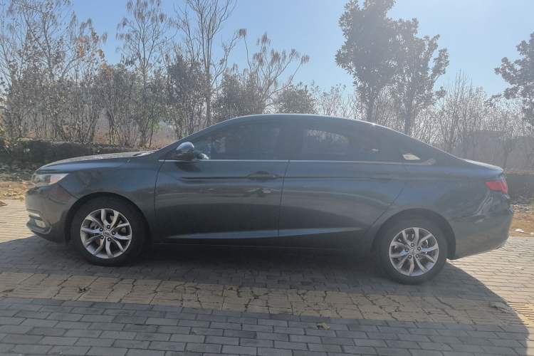 Used Geely Auto Emgrand GL 2017 1.8L Manual Elite Model Exterior 1