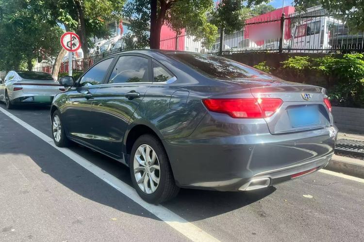 Used Geely Auto Emgrand GL 2017 1.8L Manual Elite Model Exterior 2
