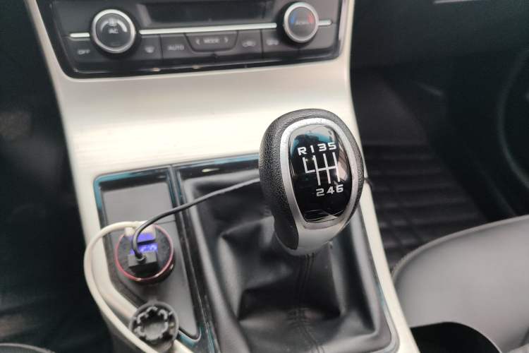 Used Geely Auto Emgrand GL 2017 1.3T Manual Elite Model Gear Lever