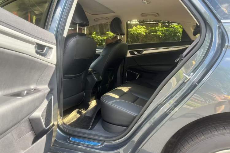 Used Geely Auto Emgrand GL 2017 1.8L Manual Elite Model Headliner