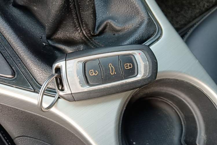 Used Geely Auto Emgrand GL 2017 1.3T Manual Elite Model Interior 1